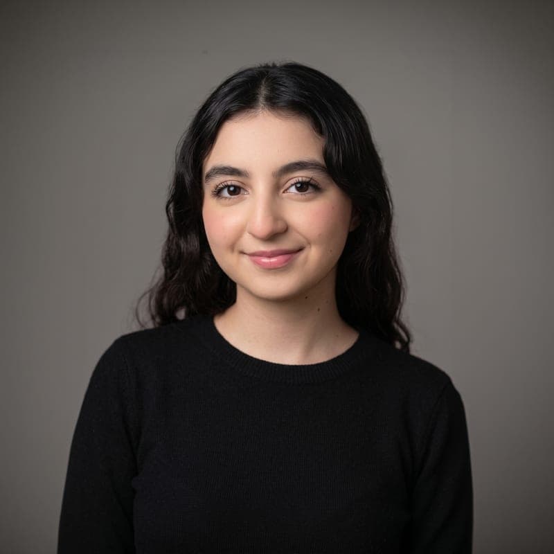 Headshot of Valeria Guevara